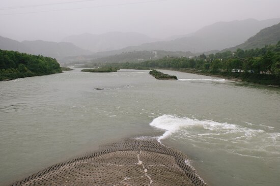 سامانه آبیاری دوجیانگ یان