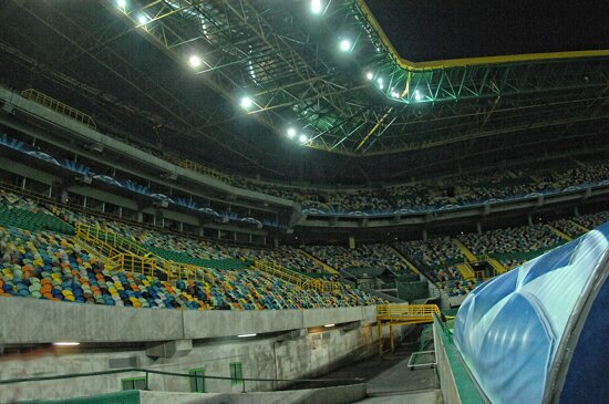 ورزشگاه ژوزه آلوالاد