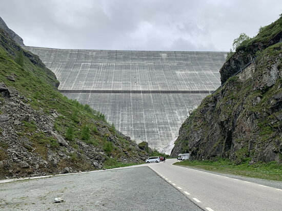 Grande Dixence Dam 01