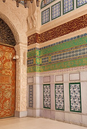 Bab al-Salam (Gate of Peace), one of the entrances of the Prophet&#039;s Mosque in Madinah, Saudi Ar