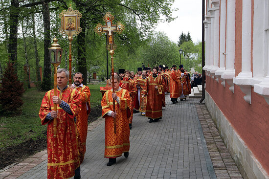 В селе Большое Покровское освятили храм Покрова Пресвятой Богородицы