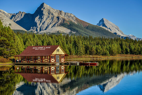 Maligne Lake in Jasper National Park (Alberta, Canada)