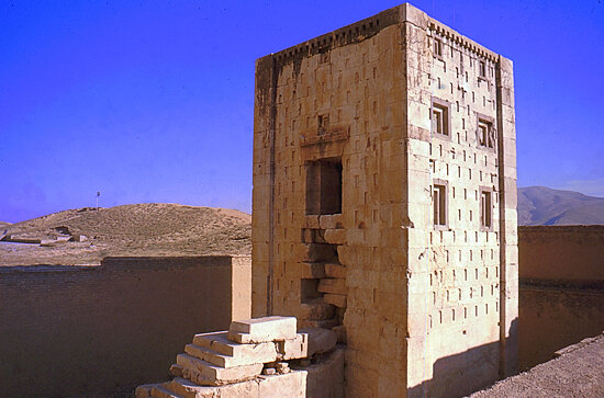 Naqsh-e Rostam نقش رستم Ka&#039;ba-ye Zartosht
