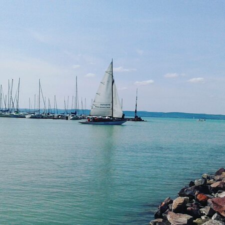 دریاچه بالاتون