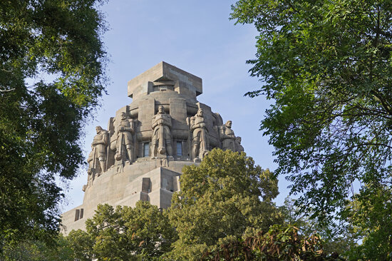 2022-09-03 09-07 Leipzig 093 Südfriedhof, Völkerschlachtdenkmal