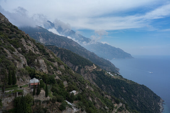 Вид на Афон из монастыря Симонопетра / View from Simonopetra Monastery