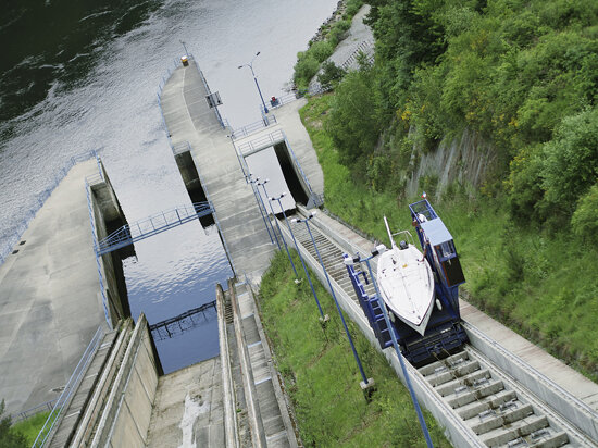 #6/6: ship trolley on the Orlik dam, Central Bohemia