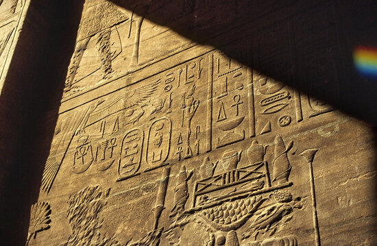 Ägypten 1999 (029) Assuan: Relief im Isistempel, Philae