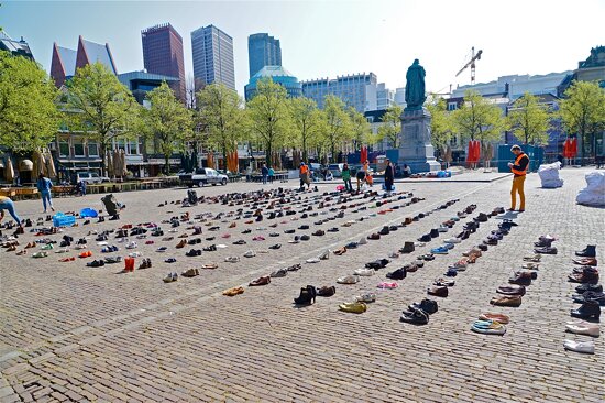 ±1000 paar schoenen op het Plein