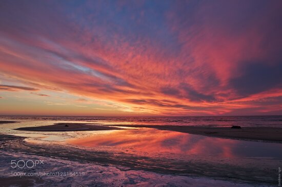 The October sunset in the Rybinsk Reservoir