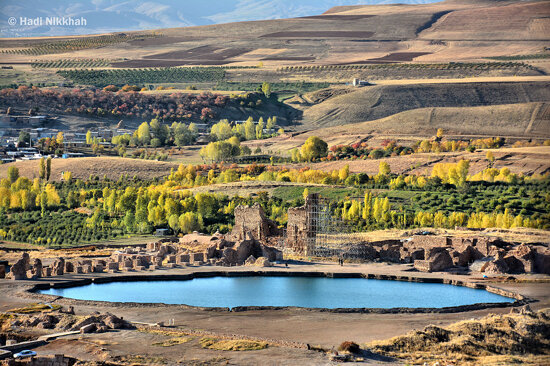 Lake Takht-e Soleymān دریاچه تخت سلیمان