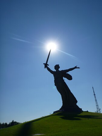 Скульптура «Родина-мать зовёт!