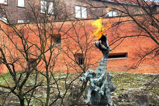 The Wawel walls &amp; the Dragon