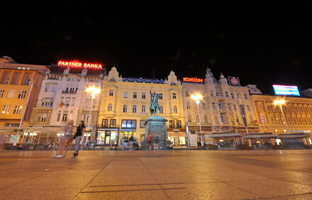 Ban Jelačić Square at night