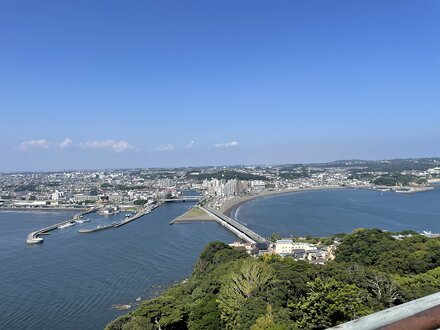 シーキャンドル（屋外）から江の島弁天橋を望む